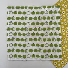 Load image into Gallery viewer, fort & field | 100% cotton green apple/flower kitchen dishcloths - set of 2