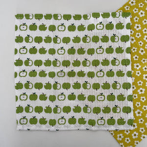 fort & field | 100% cotton green apple/flower kitchen dishcloths - set of 2