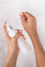 Load image into Gallery viewer, Mandarin Luminous &amp; Moisturizing Cashmere Body Oil | ZENTS