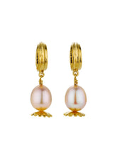 Load image into Gallery viewer, Kissing Seed Huggie Hoop Earrings with Pink Pearl | Alex Monroe