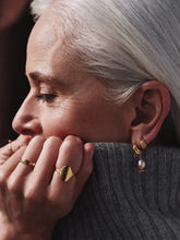 Load image into Gallery viewer, Kissing Seed Huggie Hoop Earrings with Pink Pearl | Alex Monroe