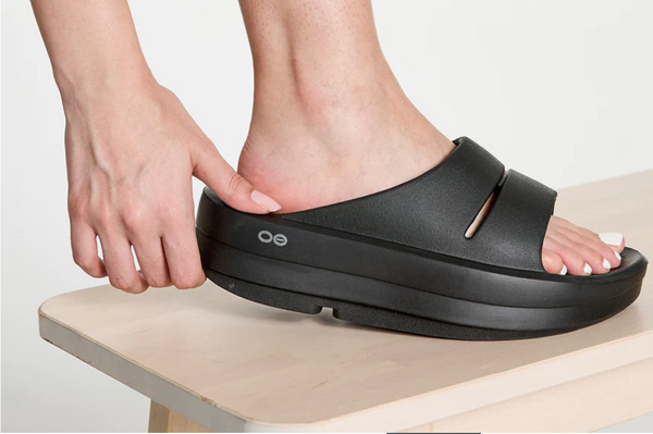 Women's OOmega OOahh Sandal Style 1110 | OOFOS – Isadora Popper