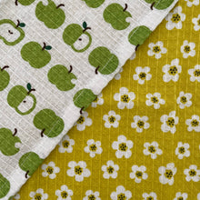 Load image into Gallery viewer, fort &amp; field | 100% cotton green apple/flower kitchen dishcloths - set of 2