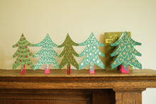Load image into Gallery viewer, Christmas Tree Concertina Card | East End Press