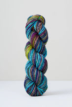 Load image into Gallery viewer, Uneek Worsted | Urth Yarns