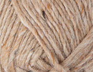 Close up of color 9976. Strands in shades of light brown and gold