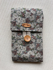 Circular knitting needle storage in mustard flower with many pockets a -  Atelier de Soyun