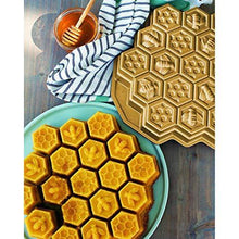 Load image into Gallery viewer, Honeycomb Pull-Apart Pan | Nordic Ware